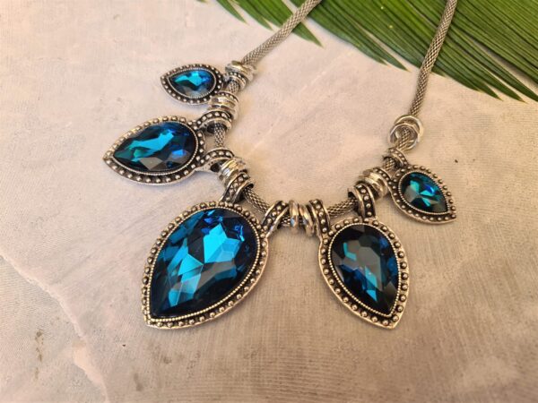 Crystal Necklace blue - Image 4