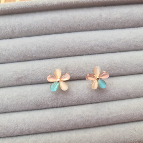 Flower stud - Image 3