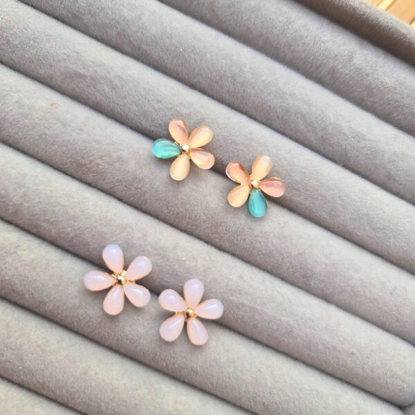 Flower stud - Image 2