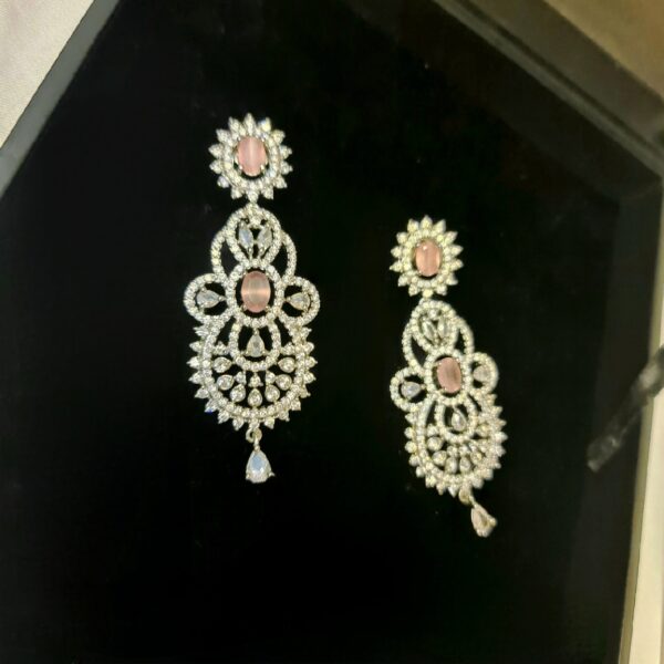 Blush Radiance earrings - Image 3