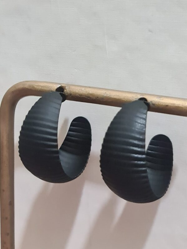 Suzan Earrings Black / Purple - Image 6