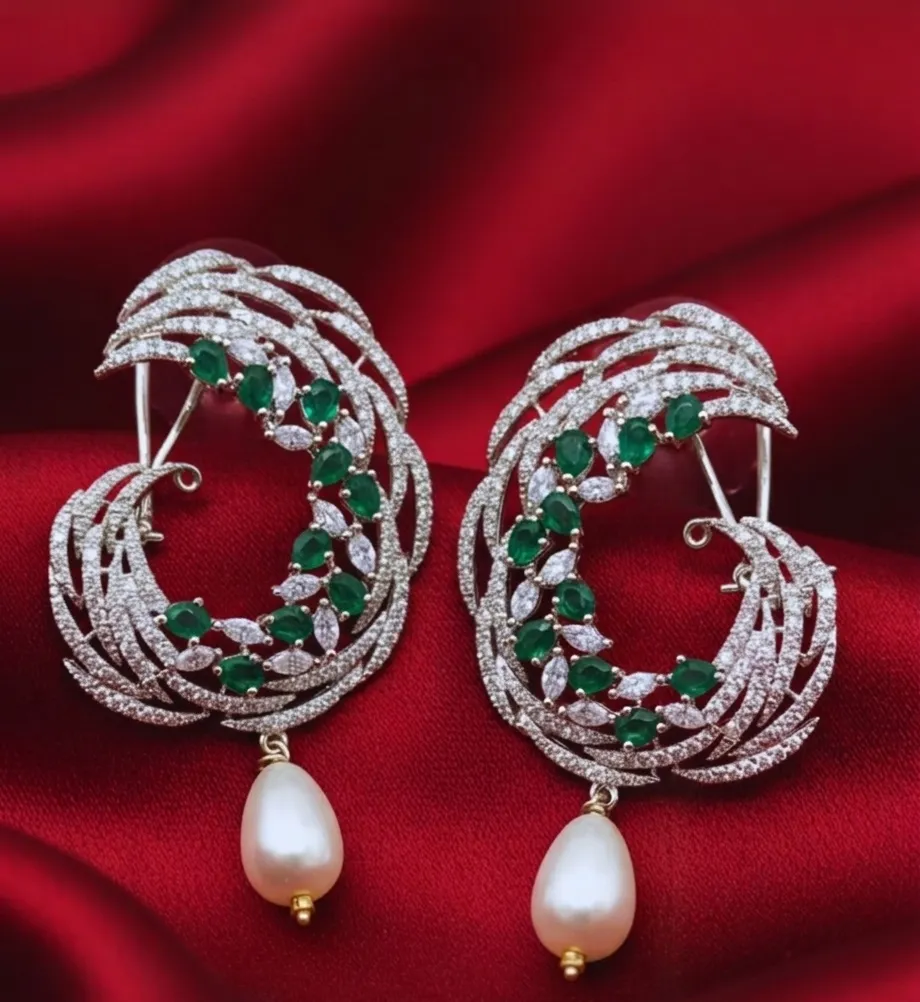 Nashfa Green Earrings - Image 5